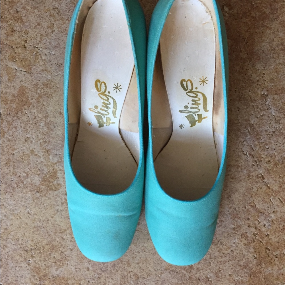 Women’s vintage turquoise heels